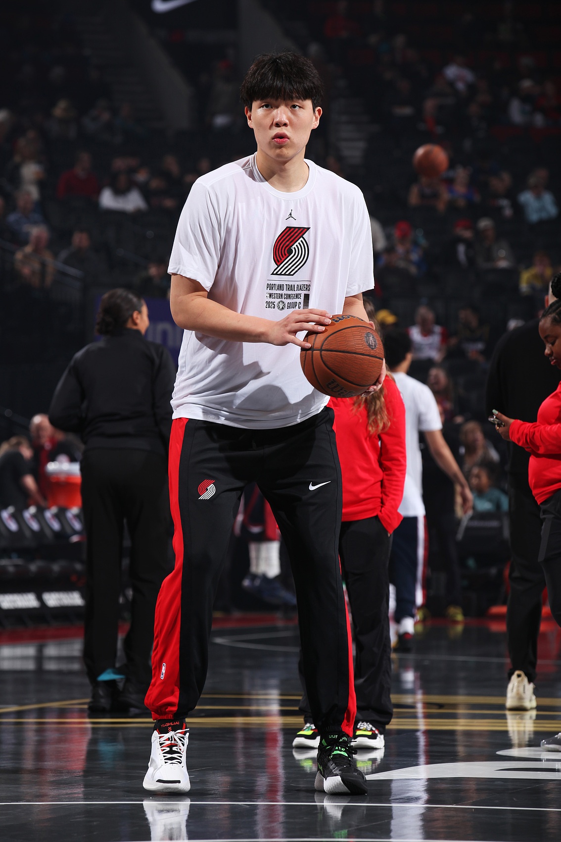 媒体人：杨瀚森作为轮换是合格的 但首发他确实现在能力有限